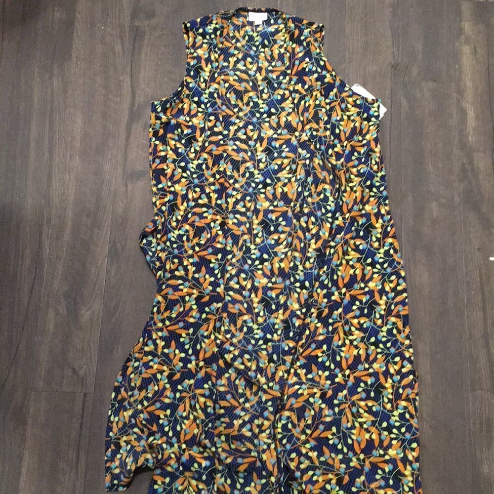 Gorgeous leaf Lularoe Joy S lagenlook layered long vest